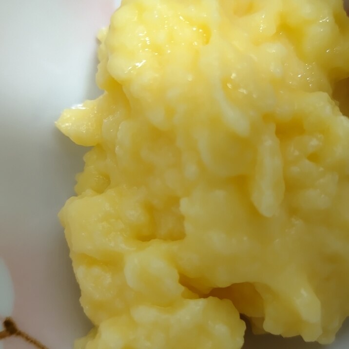 全卵使用のレンジでカスタードクリーム。・:+°